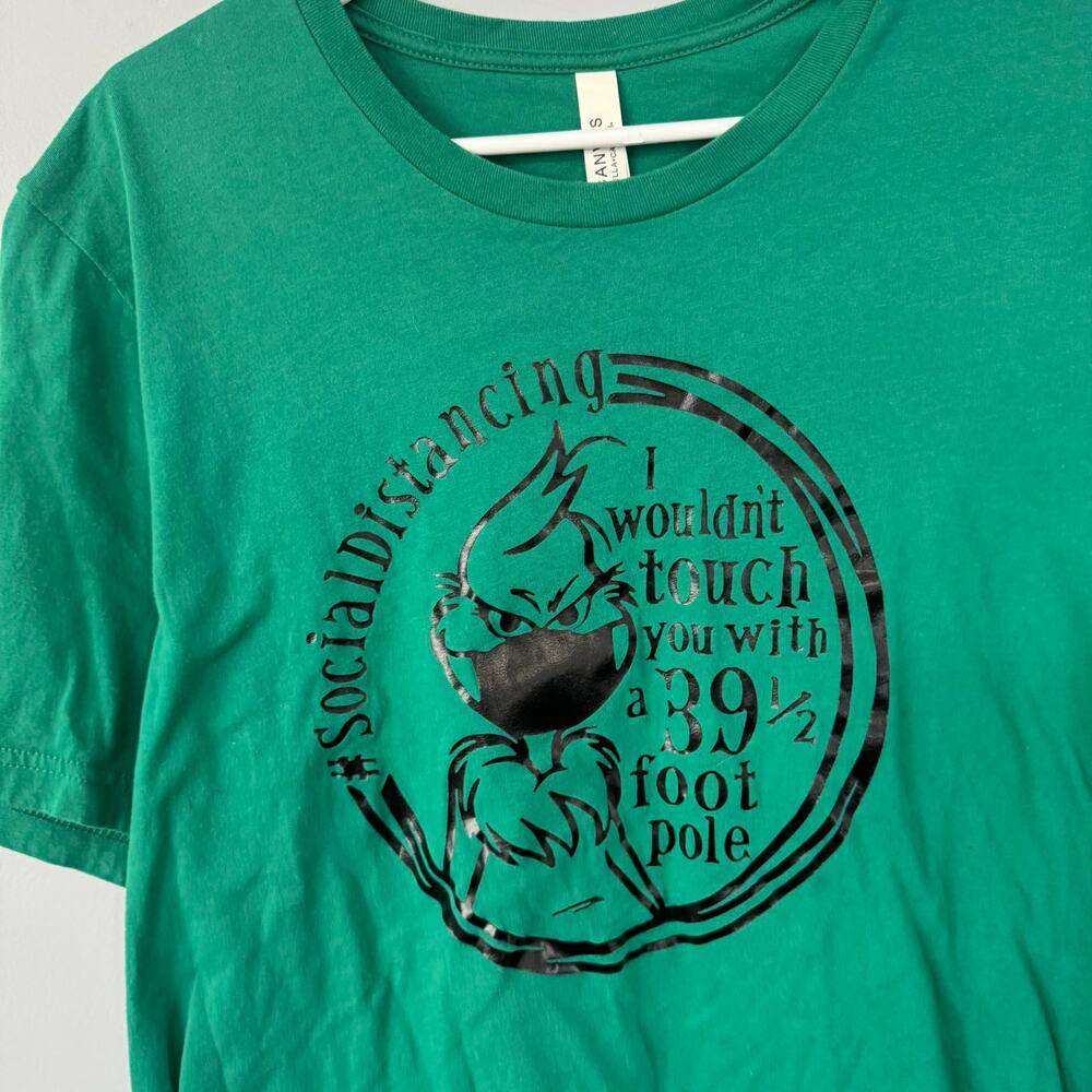 Bella Canvas The Grinch Social Distancing Green Short Sleeve Tee Shirt Size XL - Picture 2 of 6